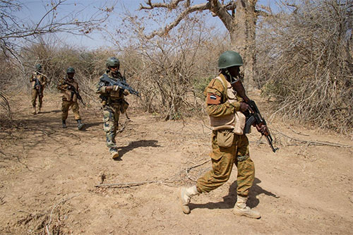 una patrulla militar Combates contra terroristas causan 17 muertos en Burkina Faso